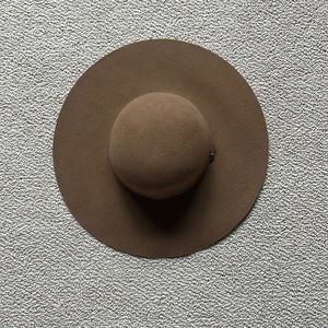 BRAND NEW CONDITION GIGI PIP HAT